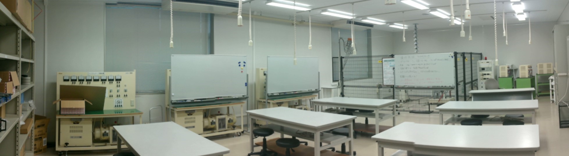 電子システム工学科C7棟学生実験室の写真